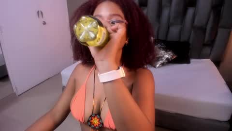 Snapshot of lorena_vieira_ chatting on January 11, 7:49 pm Lorena Vieira online show from January 11, 7:49 pm