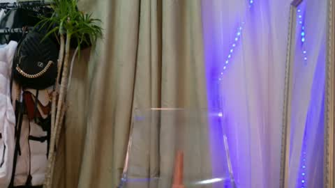 Snapshot of lorennameliyy chatting on March 10, 11:16 pm Amelia online show from March 10, 11:16 pm