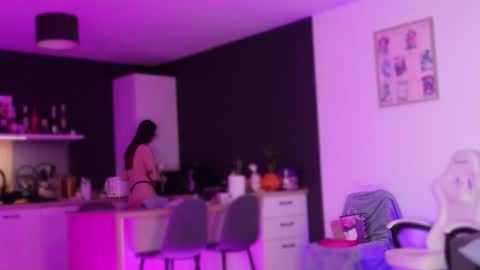 Snapshot of lorennameliyy chatting on December 21, 5:25 am Amelia online show from December 21, 5:25 am