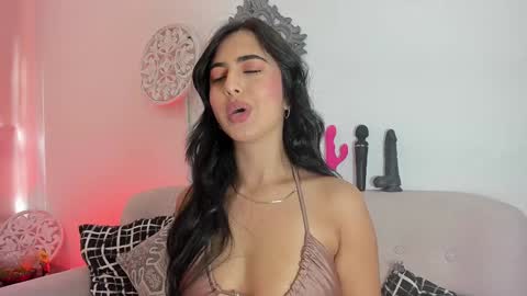 Snapshot of lorens_martin chatting on January 26, 5:02 pm L O R E N online show from January 26, 5:02 pm