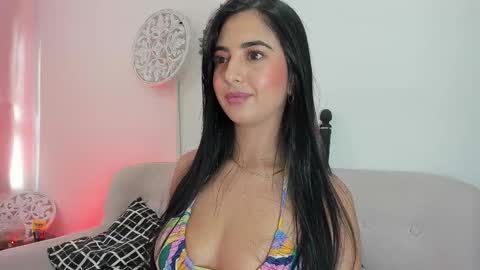 Snapshot of lorens_martin chatting on February 9, 5:01 pm L O R E N online show from February 9, 5:01 pm