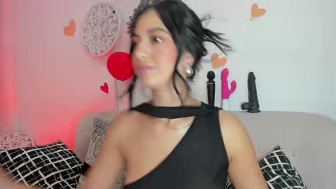 Snapshot of lorens_martin chatting on February 21, 10:28 am L O R E N online show from February 21, 10:28 am