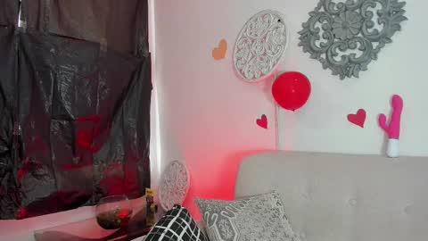 Snapshot of lorens_martin chatting on February 25, 1:28 pm L O R E N online show from February 25, 1:28 pm