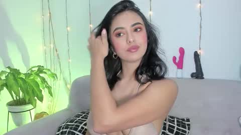 L O R E N online show from February 18, 1:01 am