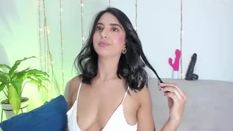 L O R E N online show from March 3, 11:10 pm