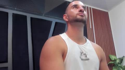 Snapshot of lorenzo_walker_ chatting on November 3, 5:25 pm L O R E N Z O Thumbs Up help online show from November 3, 5:25 pm