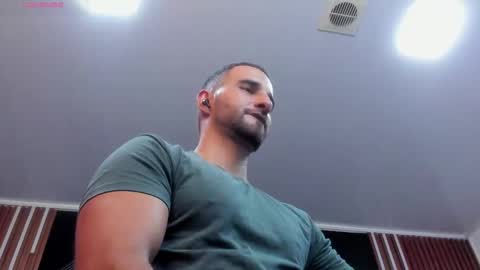 Snapshot of lorenzo_walker_ chatting on November 6, 6:09 pm L O R E N Z O Thumbs Up help online show from November 6, 6:09 pm