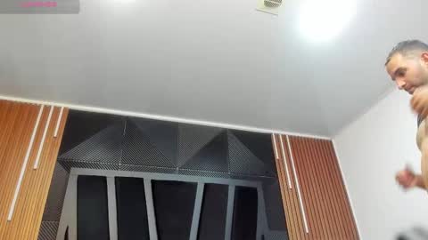 Snapshot of lorenzo_walker_ chatting on November 12, 5:13 pm L O R E N Z O Thumbs Up help online show from November 12, 5:13 pm