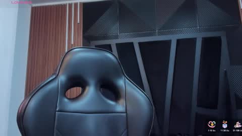 Snapshot of lorenzo_walker_ chatting on November 15, 5:20 pm L O R E N Z O Thumbs Up help online show from November 15, 5:20 pm