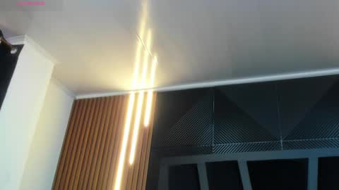 Snapshot of lorenzo_walker_ chatting on November 20, 5:12 pm L O R E N Z O Thumbs Up help online show from November 20, 5:12 pm