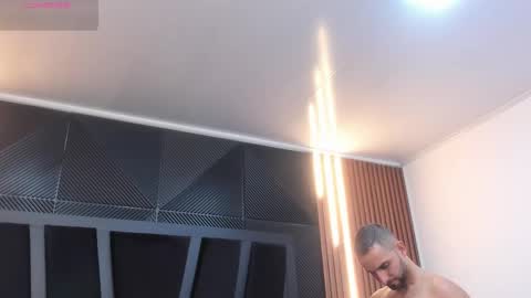 Snapshot of lorenzo_walker_ chatting on November 22, 5:12 pm L O R E N Z O Thumbs Up help online show from November 22, 5:12 pm