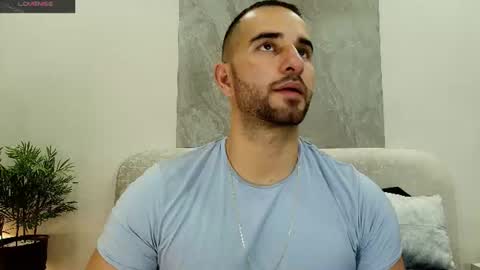 Snapshot of lorenzo_walker_ chatting on July 1, 5:56 pm L O R E N Z O Thumbs Up help online show from July 1, 5:56 pm