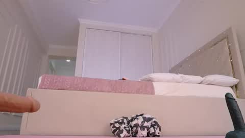 Snapshot of lori_leen chatting on September 10, 6:57 am Leyla  online show from September 10, 6:57 am