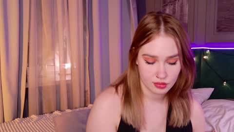 Lori online show from December 5, 8:33 pm