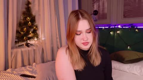 Lori online show from December 15, 7:42 pm