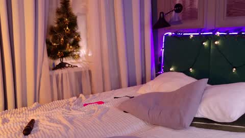 Lori online show from December 19, 11:03 pm