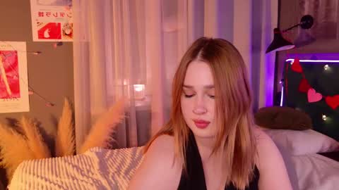 Lori online show from February 13, 9:38 pm