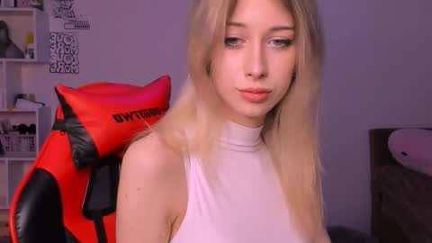 Snapshot of lori_meow chatting on October 3, 4:59 pm Lori online show from October 3, 4:59 pm