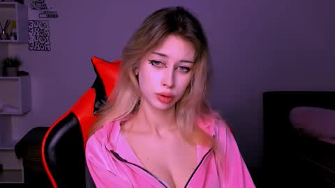 Snapshot of lori_meow chatting on October 23, 7:34 pm Lori online show from October 23, 7:34 pm