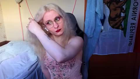 Lori -----------------------------------    online show from March 18, 3:15 pm