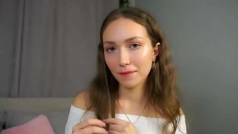 Snapshot of loriamarzinske chatting on September 11, 8:31 pm Naomi online show from September 11, 8:31 pm