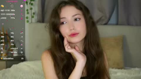 Snapshot of loriamarzinske chatting on October 12, 10:20 pm Naomi online show from October 12, 10:20 pm