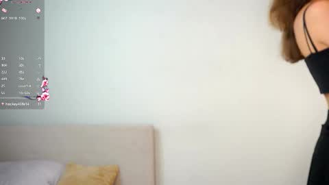 Snapshot of loriamarzinske chatting on October 27, 10:58 pm Naomi online show from October 27, 10:58 pm