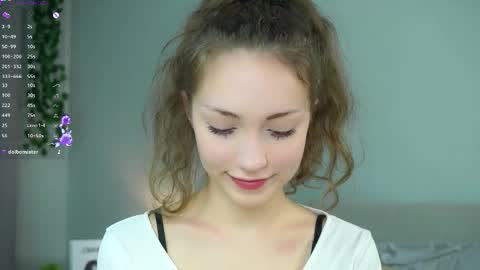 Snapshot of loriamarzinske chatting on November 5, 10:43 pm Naomi online show from November 5, 10:43 pm