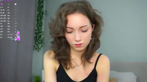 Snapshot of loriamarzinske chatting on November 12, 10:09 pm Naomi online show from November 12, 10:09 pm