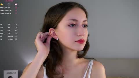 Snapshot of loriamarzinske chatting on November 23, 9:36 pm Naomi online show from November 23, 9:36 pm