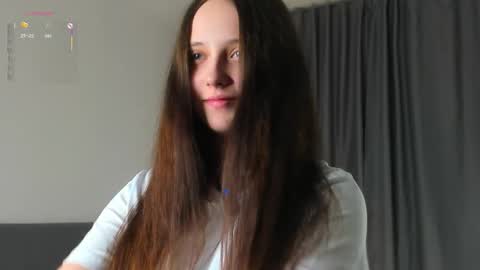 Mia online show from October 24, 1:18 pm