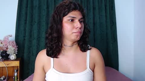 Snapshot of lorraine_baker chatting on December 17, 10:22 pm Lorraine online show from December 17, 10:22 pm