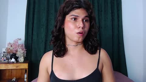 Snapshot of lorraine_baker chatting on December 19, 10:32 pm Lorraine online show from December 19, 10:32 pm