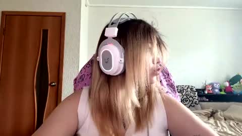 Snapshot of lorrainepurkiss chatting on July 18, 4:38 am Stasha online show from July 18, 4:38 am