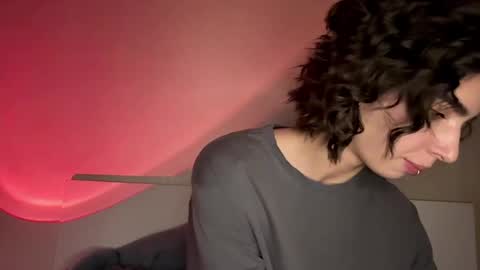 Amy online show from April 1, 2:03 pm