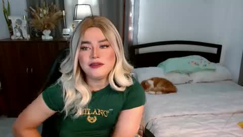 Snapshot of los_bondad chatting on November 5, 10:43 pm Los online show from November 5, 10:43 pm