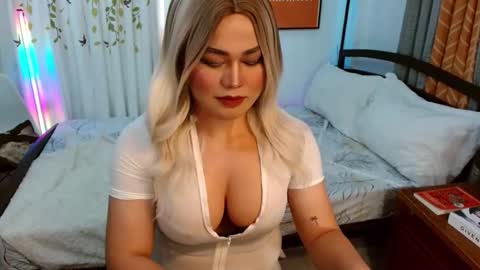 Snapshot of los_bondad chatting on December 3, 12:29 am Los online show from December 3, 12:29 am