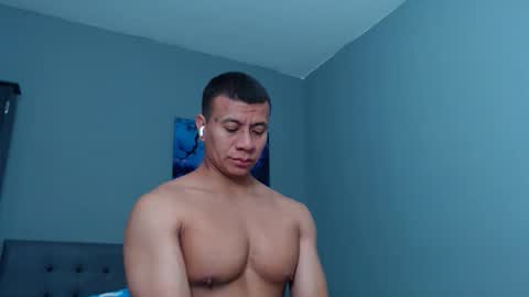 Snapshot of lothbrok_strong chatting on February 19, 1:01 am lothbrok online show from February 19, 1:01 am