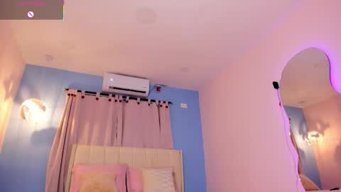 Snapshot of lou_22_ chatting on February 20, 12:16 pm Lou online show from February 20, 12:16 pm