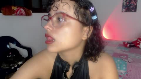 Snapshot of lou_cuteee chatting on January 26, 10:24 pm lou_cuteee online show from January 26, 10:24 pm