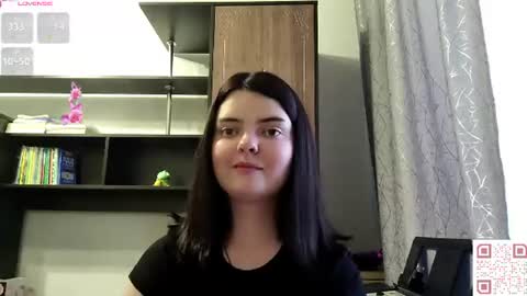 Snapshot of loudeguise chatting on June 9, 11:00 am Esma online show from June 9, 11:00 am