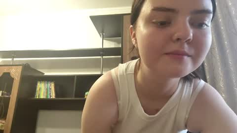 Snapshot of loudeguise chatting on June 24, 1:10 pm Esma online show from June 24, 1:10 pm