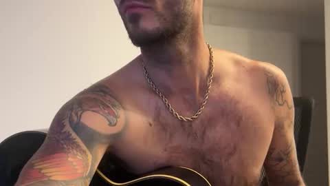 Snapshot of loudini_ chatting on October 25, 10:01 am lewyay online show from October 25, 10:01 am