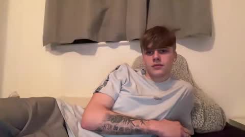 Snapshot of louie711109 chatting on February 25, 10:18 pm Louie online show from February 25, 10:18 pm