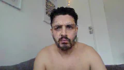 Snapshot of louie_dog chatting on February 7, 12:06 pm louie_dog online show from February 7, 12:06 pm