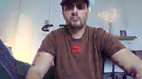 Snapshot of louie_dog chatting on March 9, 10:08 am louie_dog online show from March 9, 10:08 am