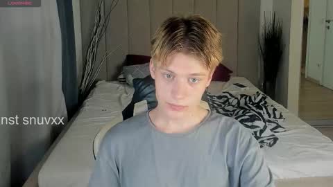 Snapshot of louie_evans chatting on September 12, 2:33 am louie_evans online show from September 12, 2:33 am