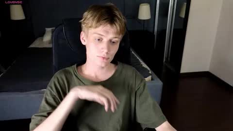 Snapshot of louie_evans chatting on September 14, 8:30 pm louie_evans online show from September 14, 8:30 pm