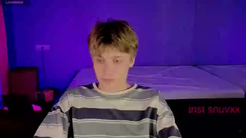 Snapshot of louie_evans chatting on October 10, 3:55 pm louie_evans online show from October 10, 3:55 pm