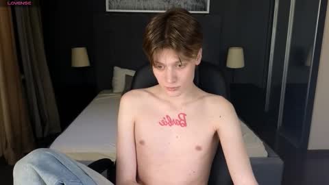 Snapshot of louie_evans chatting on December 17, 7:42 pm louie_evans online show from December 17, 7:42 pm